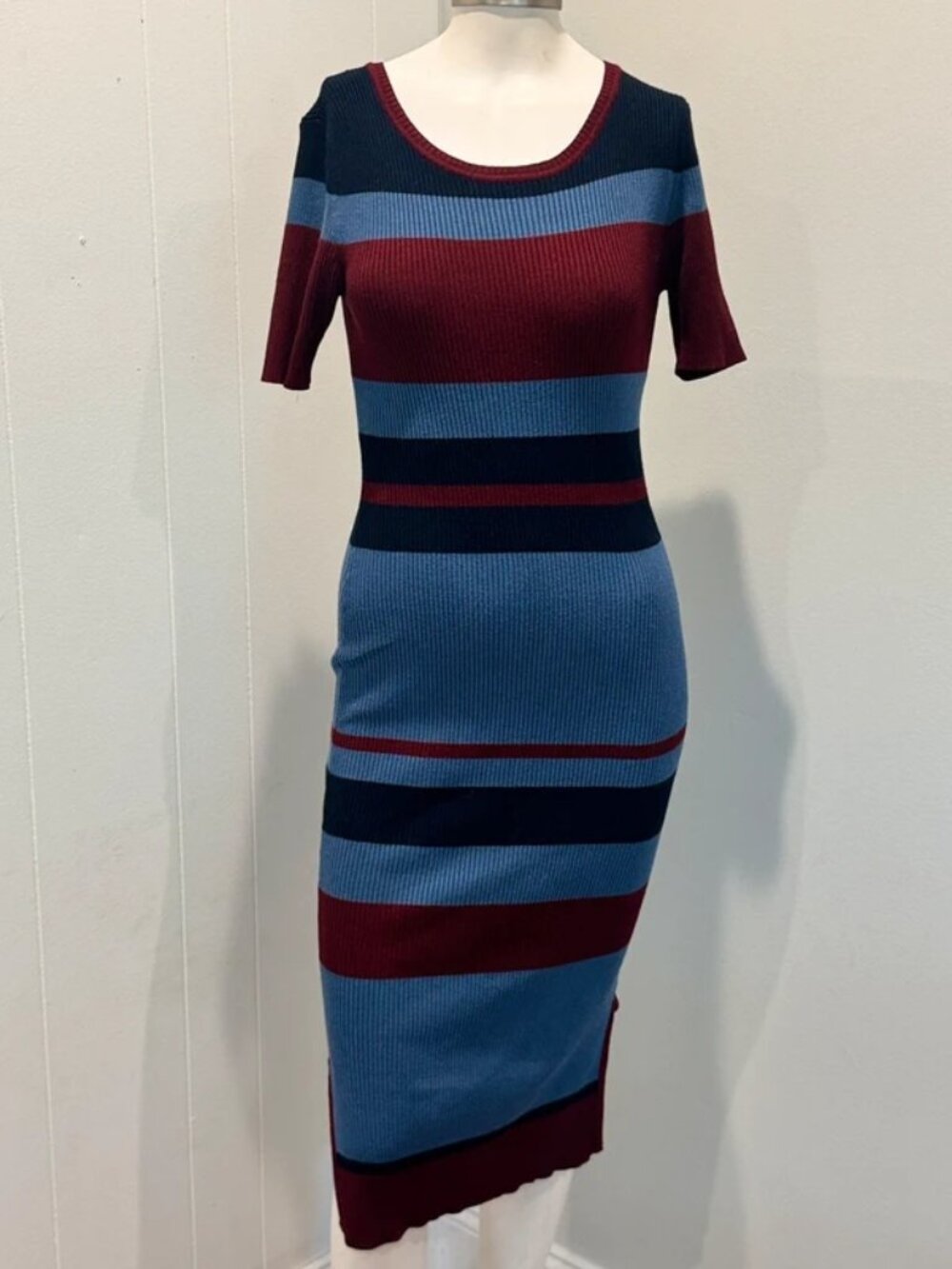 Olive + Oak Blue Multicolor Striped Ribbed Knit Midi Dress Short Sleeve | Size X